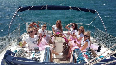 Hen do party by sailing boat 
