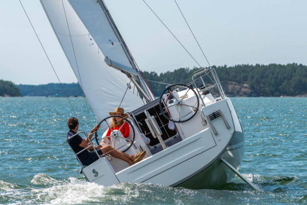 Beneteau Oceanis 30.1 sailing view from the back