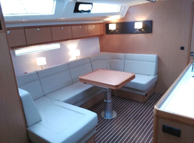 Lounge in the sailing boat Bavaria 56