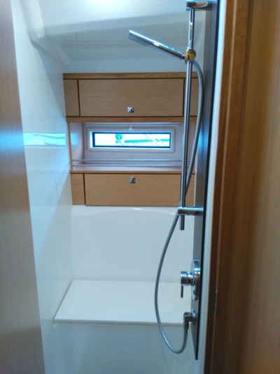 Separated shower in the sailing boat Bavaria 56 Cruiser