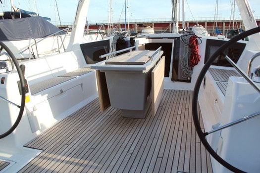 The deck of the sailboat cockpit